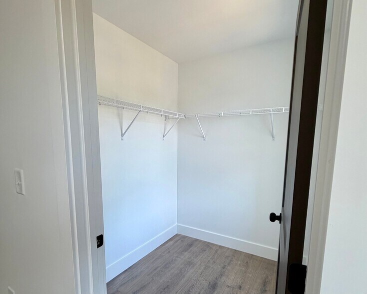 Building Photo - 3425 Garden Dr