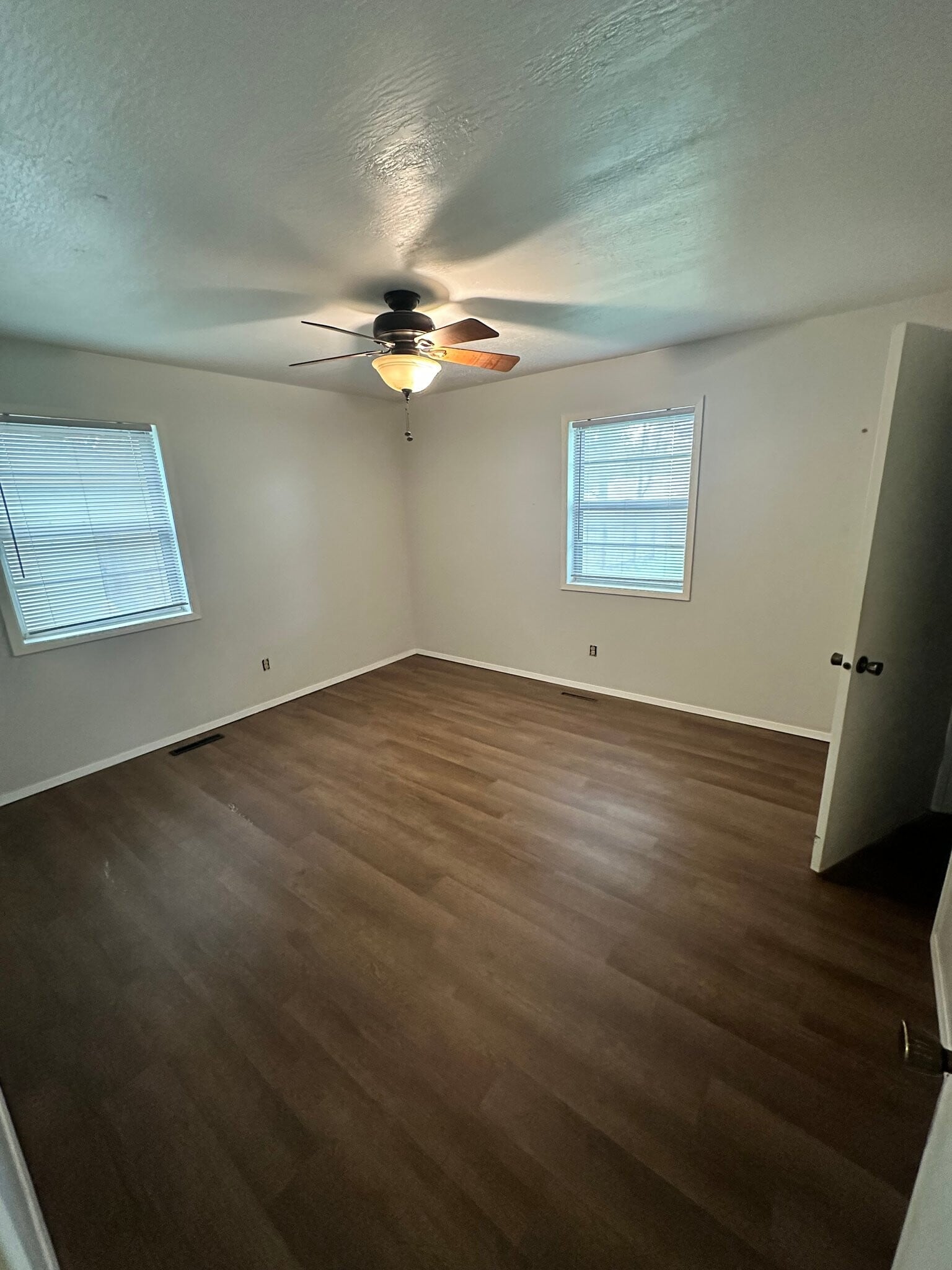 Building Photo - 717 Hillcrest Ave