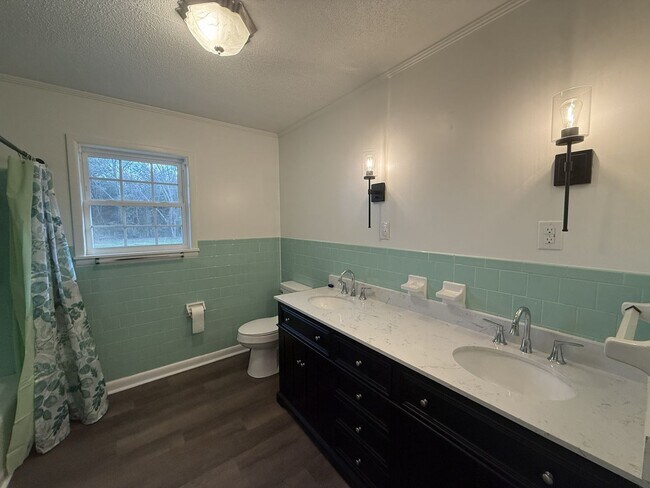 Building Photo - 112 Edna St