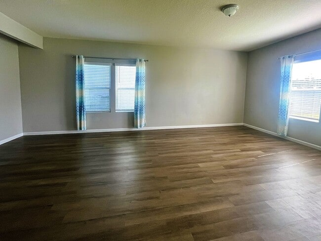 Building Photo - 131 Ashwood Cir