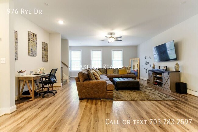 Building Photo - 976 Rye Dr