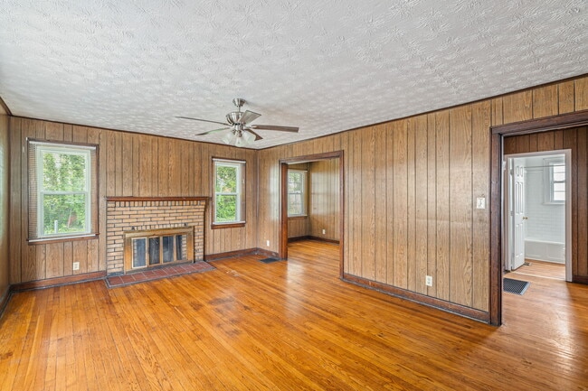 Building Photo - 1609 Dunbar St