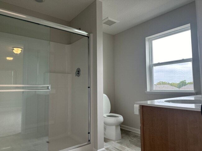 Building Photo - Rare Rogers 3 bed brand new town house for lease!!!