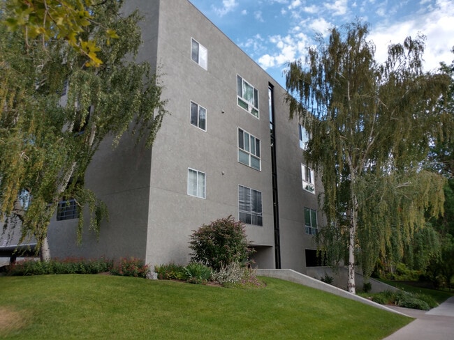 Building Photo - Downtown Deluxe 2 bd Penthouse! Views! NO HIDDEN FEES!