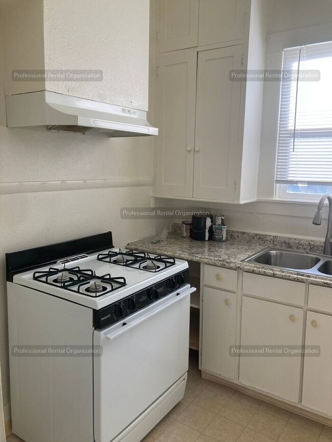 Building Photo - One bedroom Gem in Heart of Quaint, Historic West Petaluma