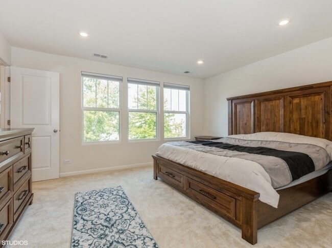 Building Photo - 537 Watercress Dr