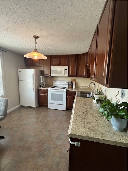 Building Photo - 3000 Ridge Rd