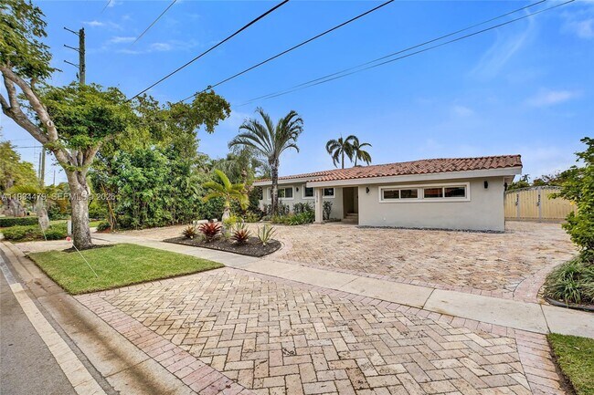 Building Photo - 12478 N Bayshore Dr