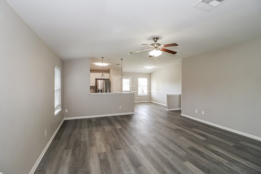 Building Photo - 223 Legends of Hutto Tr