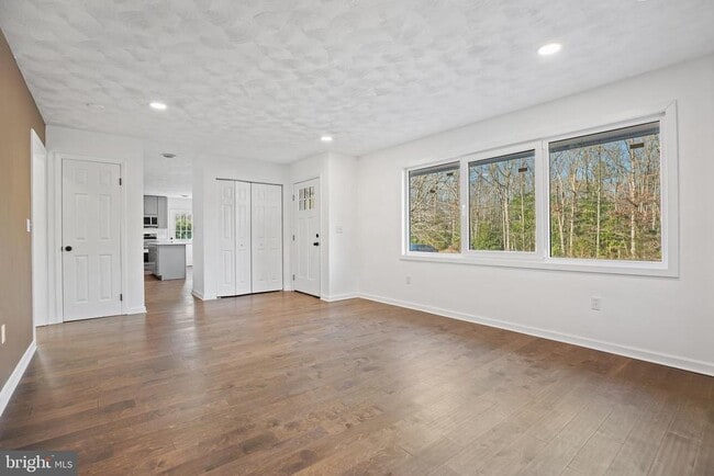 Building Photo - 49415 Holland Manor Dr