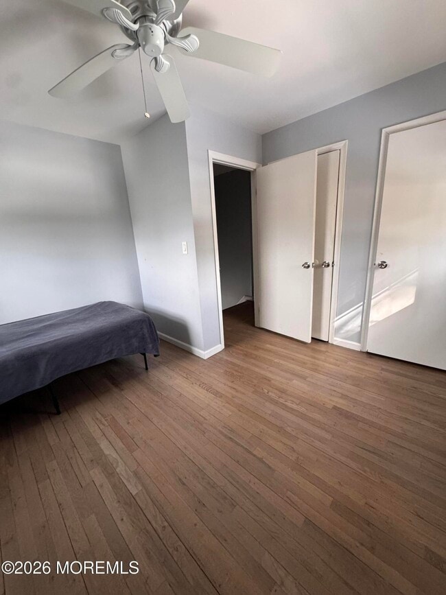 Building Photo - 422 W Lake Ave