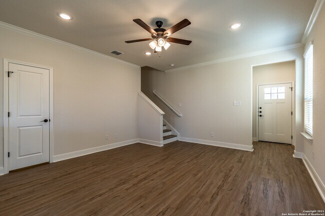 Building Photo - 10359 Lynwood Crk