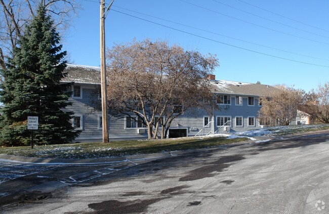 Building Photo - 3940 Peters Pl