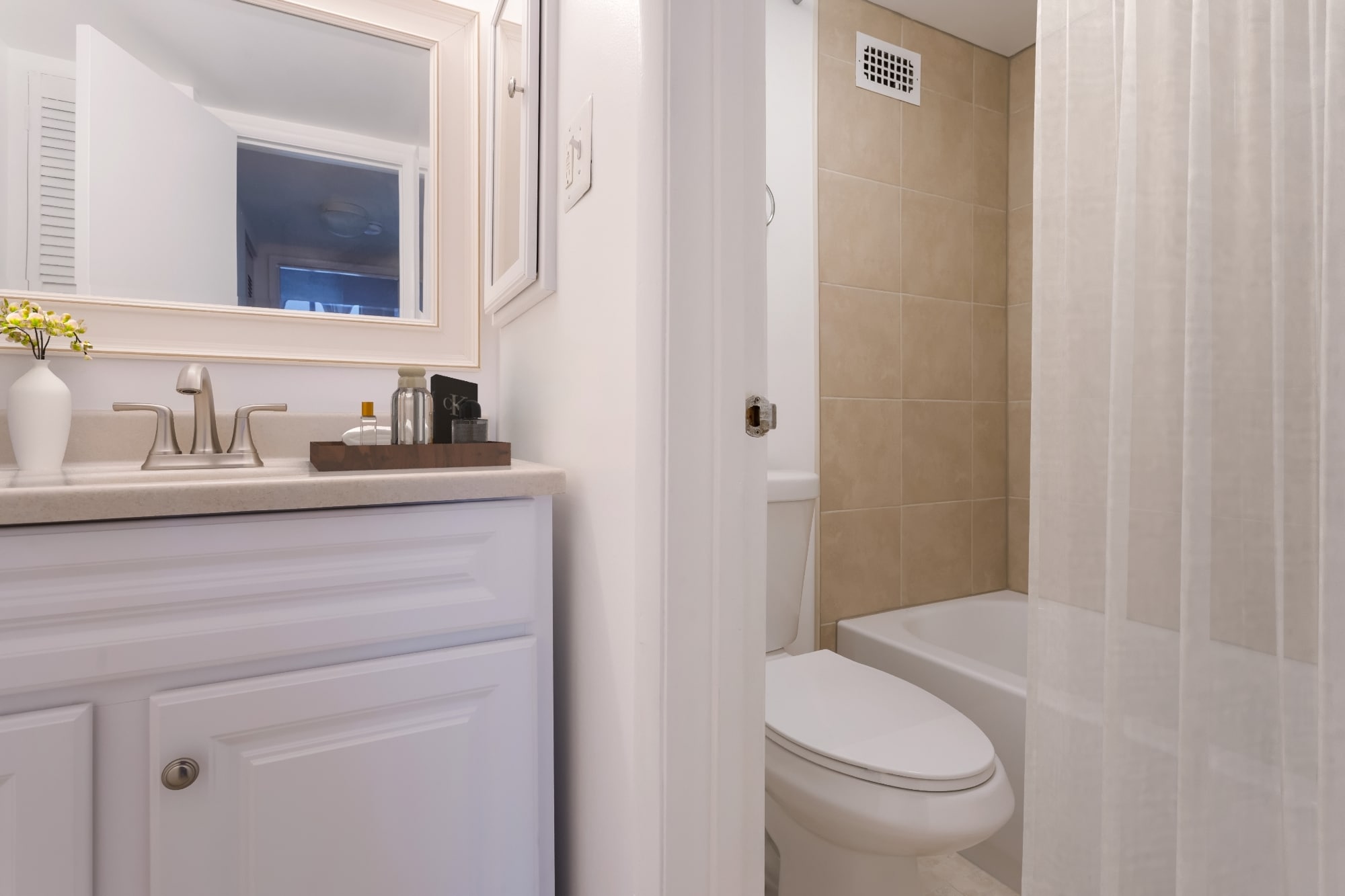 Bathroom - 4 Monroe St
