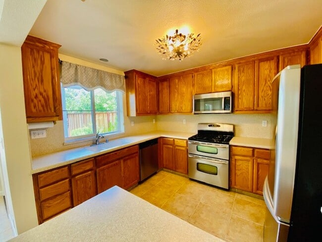 Building Photo - Elegant and Move-In Ready 4BD/3BA, Two-Sto...