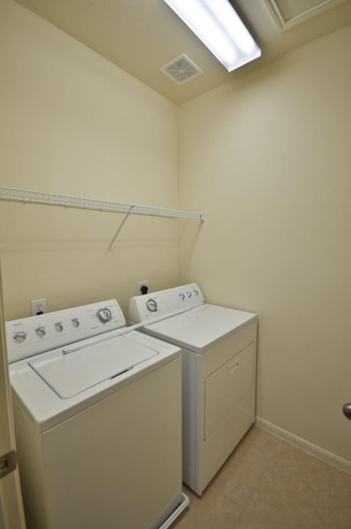 Building Photo - 6607 Lake Woodlands Dr