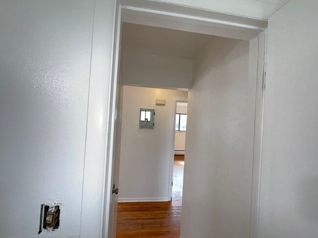 Building Photo - BENTON