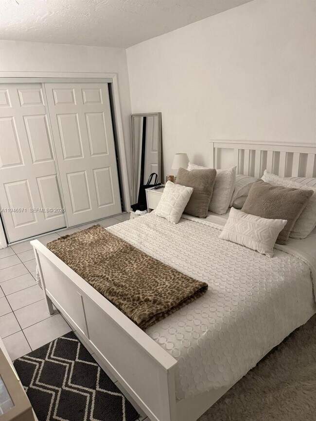 Building Photo - 130 Mendoza Ave