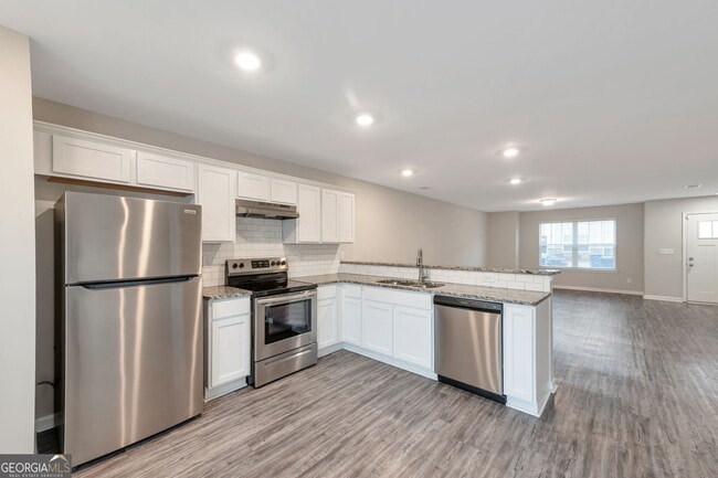 Building Photo - 320 Ashigan St