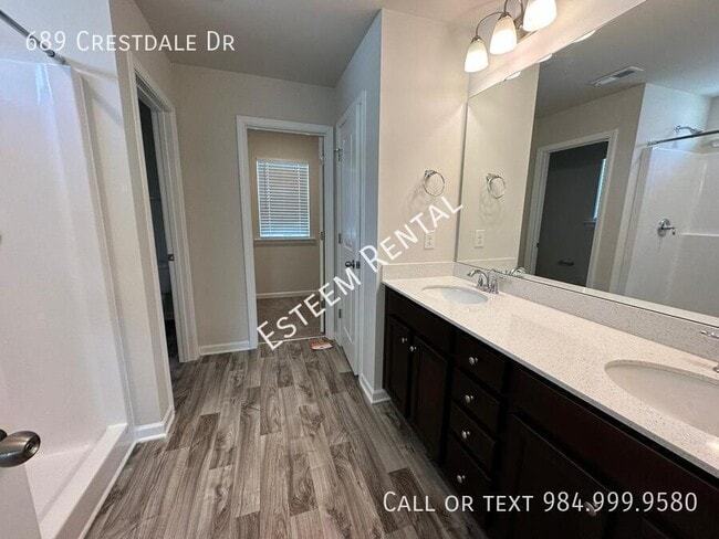 Building Photo - 689 Crestdale Dr