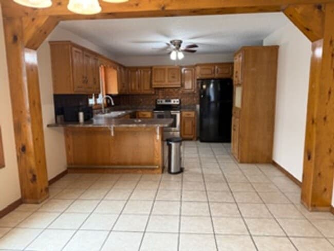 Building Photo - Beautiful country setting