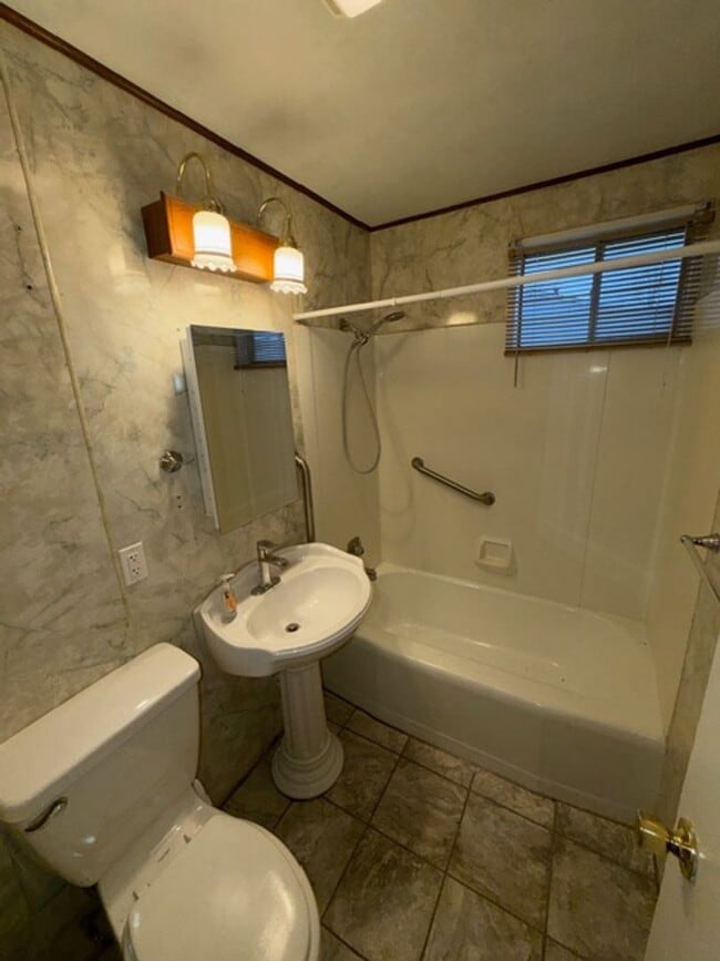 Building Photo - 4219 Longfield Dr