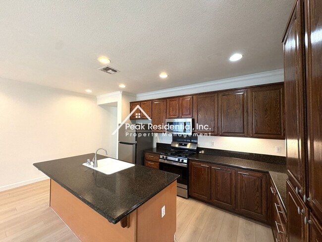 Building Photo - Very Nice Elk Grove 3bd/2ba Home!