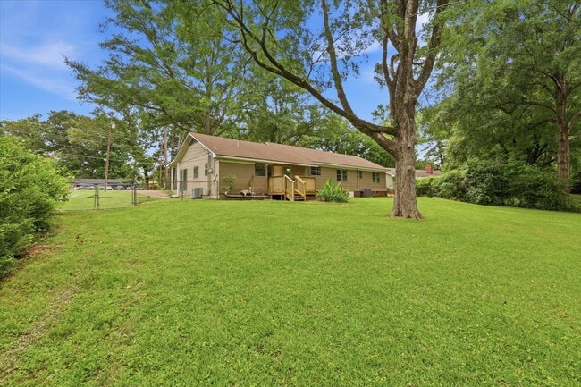 Building Photo - Spacious 4BR Home in Clinton School District with Multiple Living Areas