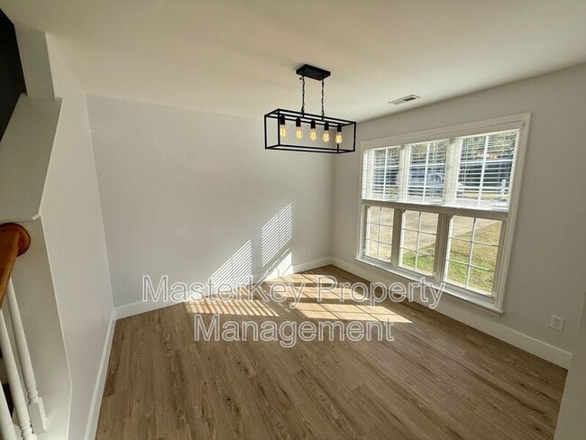 Building Photo - 209 Hollyhock Ln