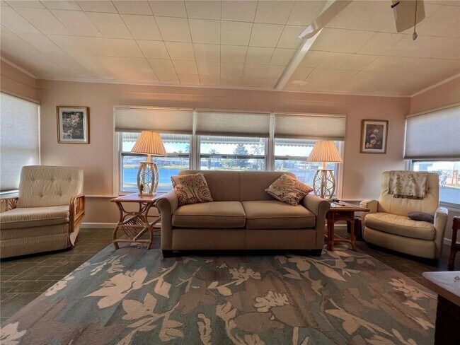 Building Photo - 1500 County Rd 1