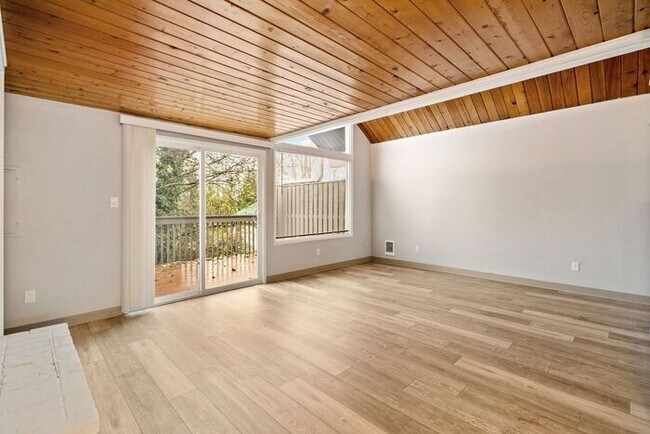 Building Photo - Beautiful Rustic-Style 1-bedroom Apartment...