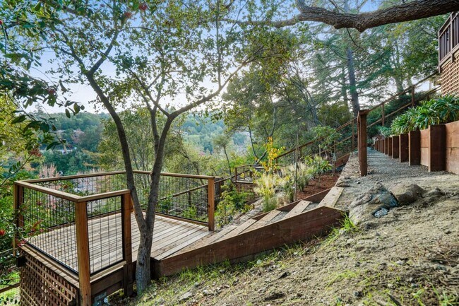 Building Photo - 3811 Farm Hill Blvd