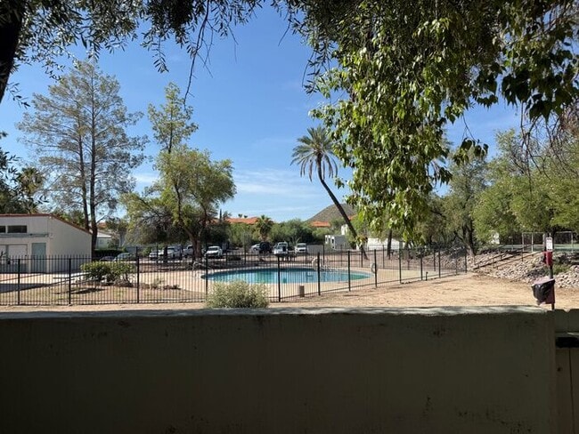 Building Photo - Townhome For Rent