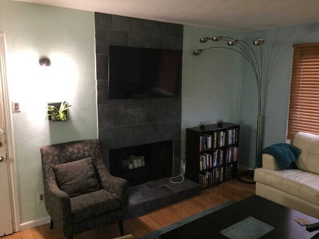 Building Photo - West Downtown Condo