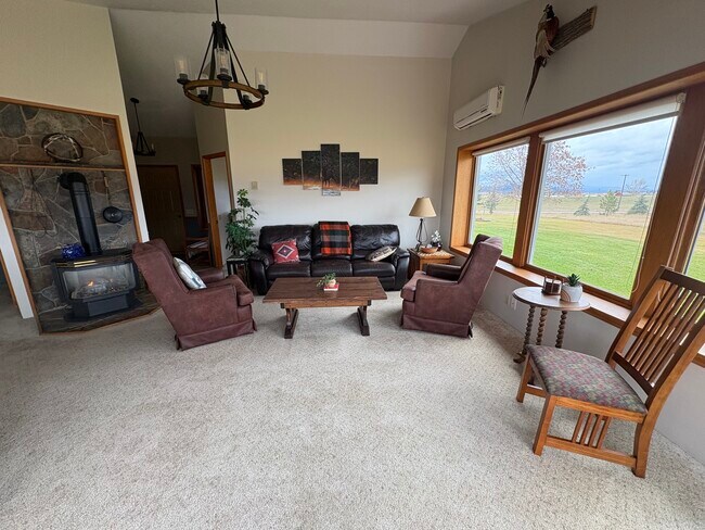 Building Photo - 391 N Somers Rd