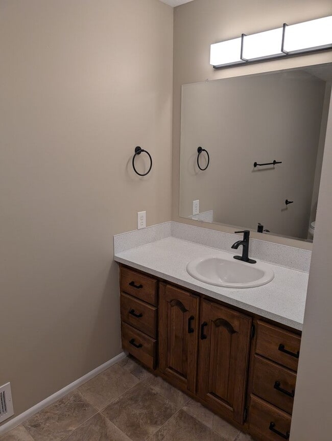 Building Photo - Recently Renovated 5-Bed Home + Optional W...