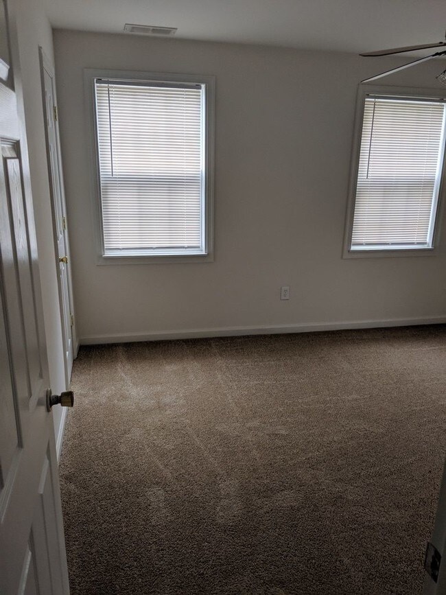 Building Photo - 4646 Minnesota Ave NE