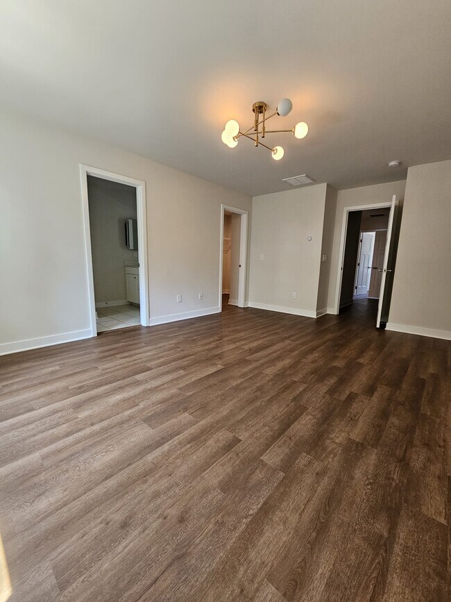 Building Photo - 53 Connaught Ct