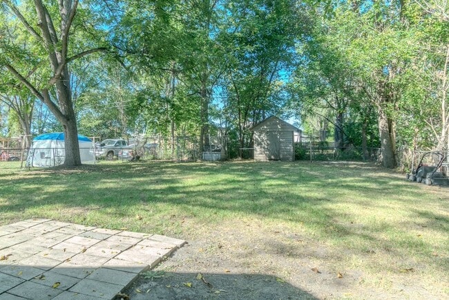 Building Photo - 3541 Blackstone Ave