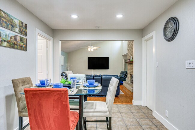 Building Photo - 8411 Brixton