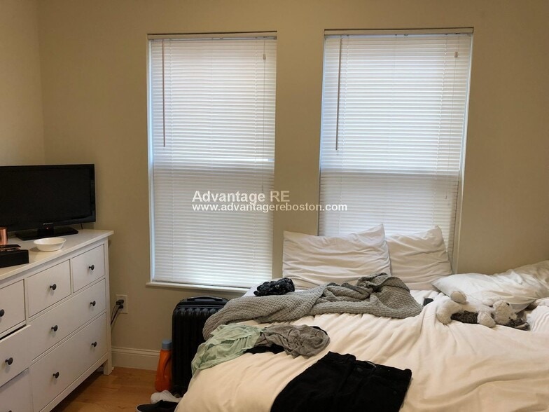 Building Photo - 120 Webster Ave