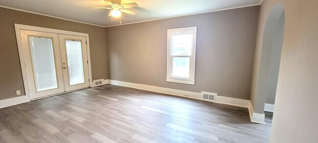 Building Photo - 104 Middleneck Ln