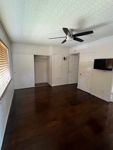 Building Photo - 5716 Ferber St