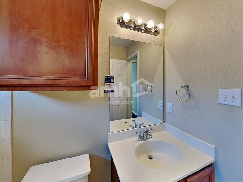 Building Photo - 631 Tom Kemp Dr