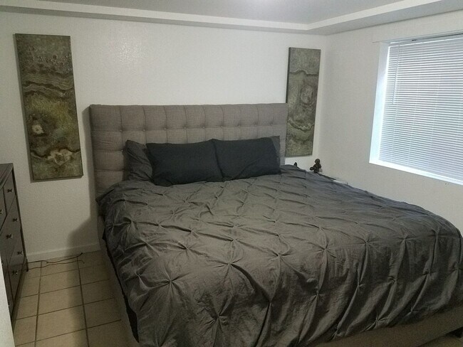 Building Photo - Charming 4BR House in Edgewater
