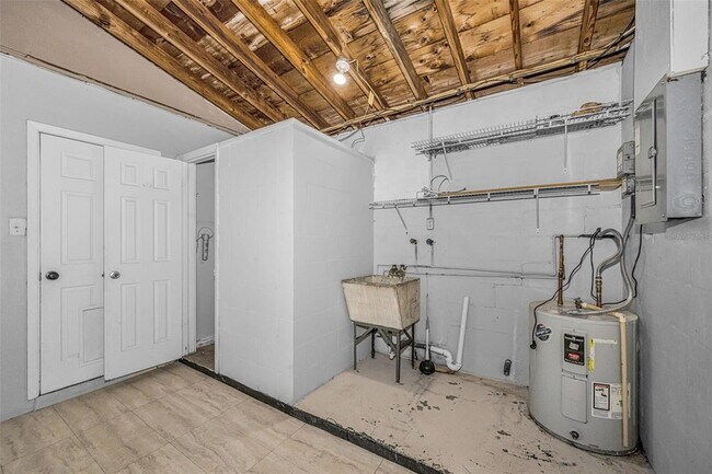Building Photo - 839 13th Ave SW