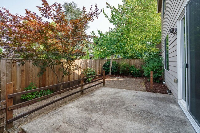 Building Photo - 3 bedroom 2.5 Bath - On Dead End Street - Low Maintenance Fenced Yard - Community Center with Swi...