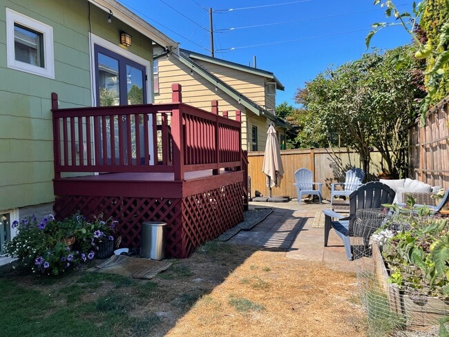 Building Photo - Immaculate and Updated Mid Century Home in Whittier Heights