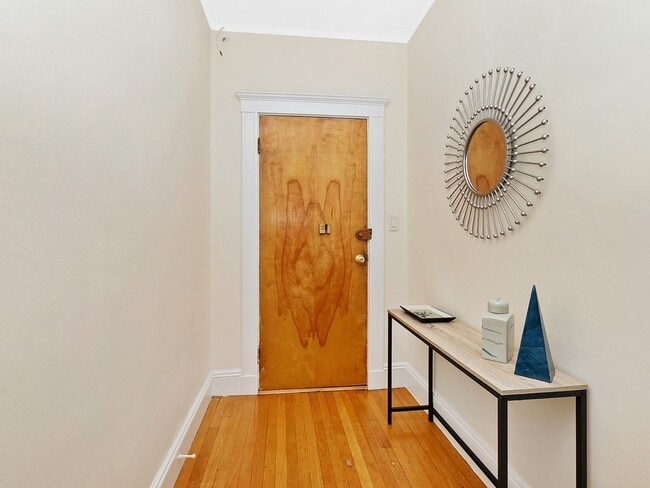 Building Photo - 125 Park Dr