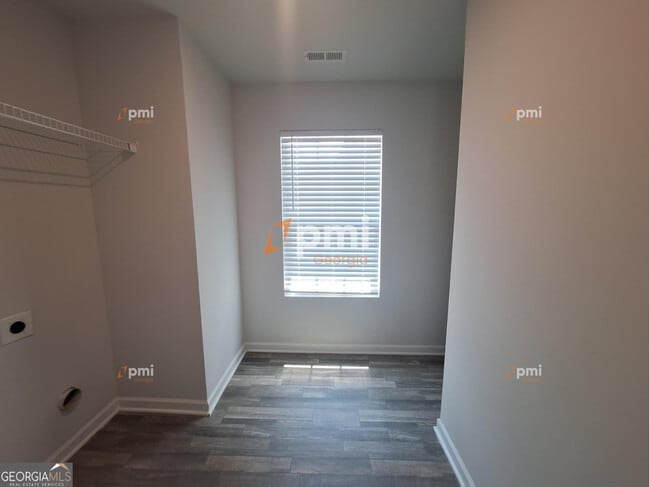 Building Photo - 329 Duck Walk Wy